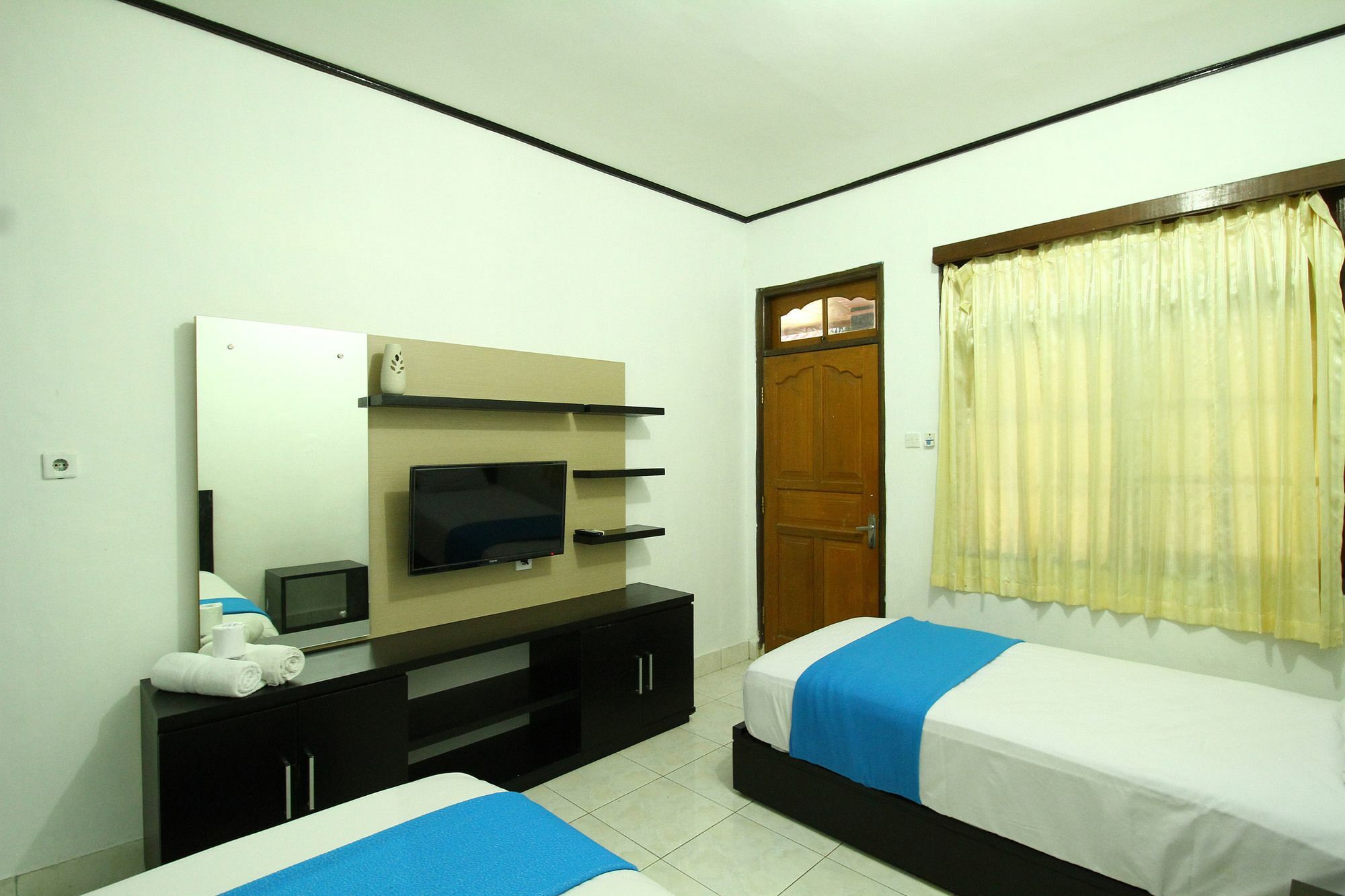 Dua Dara Inn Kuta Legian  Exterior photo