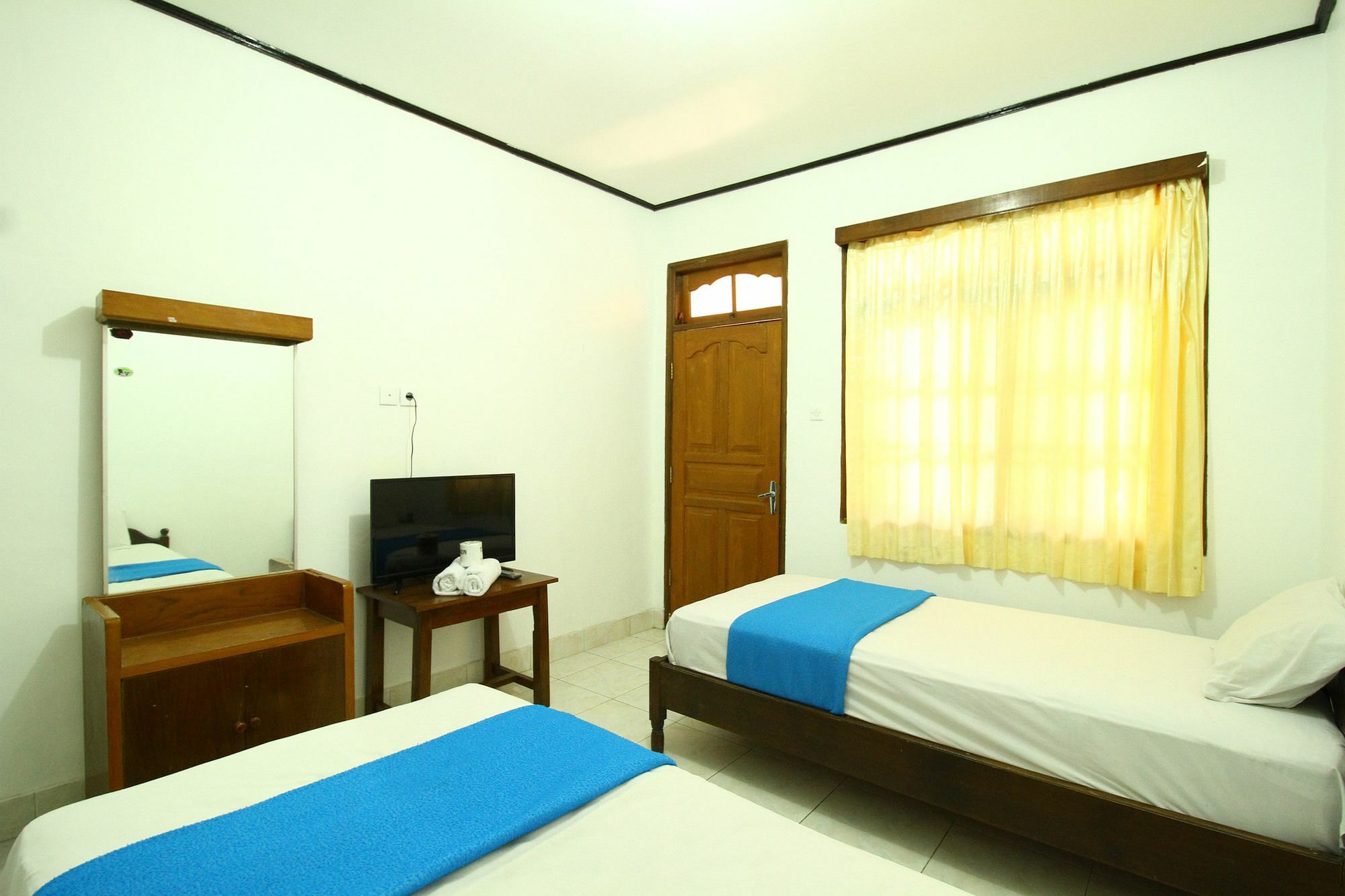 Dua Dara Inn Kuta Legian  Exterior photo