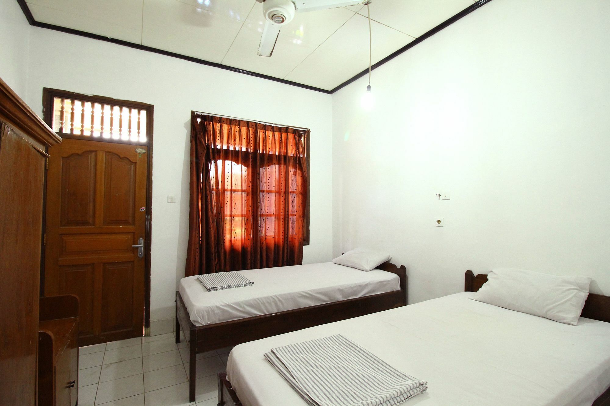 Dua Dara Inn Kuta Legian  Exterior photo