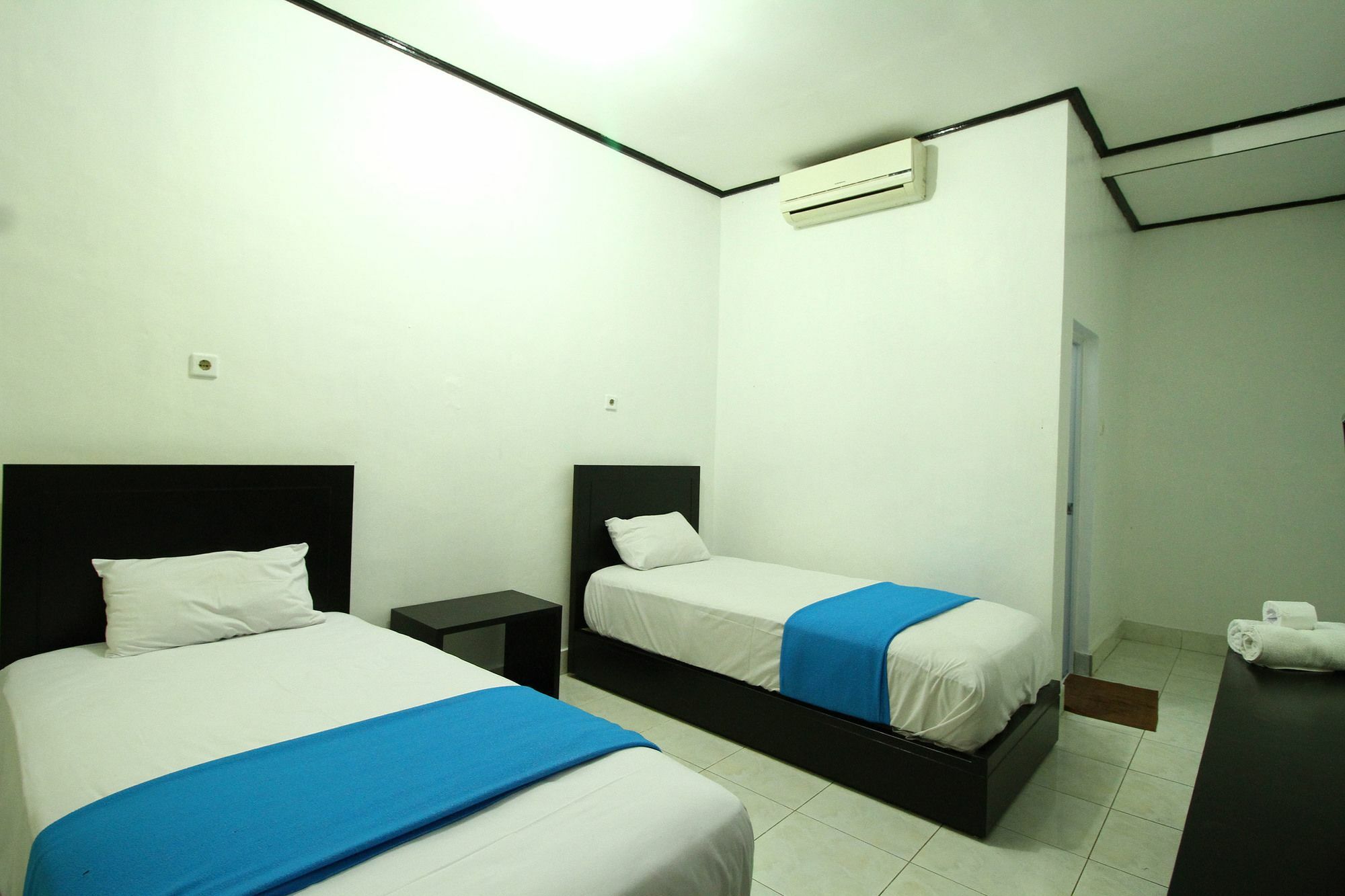 Dua Dara Inn Kuta Legian  Exterior photo