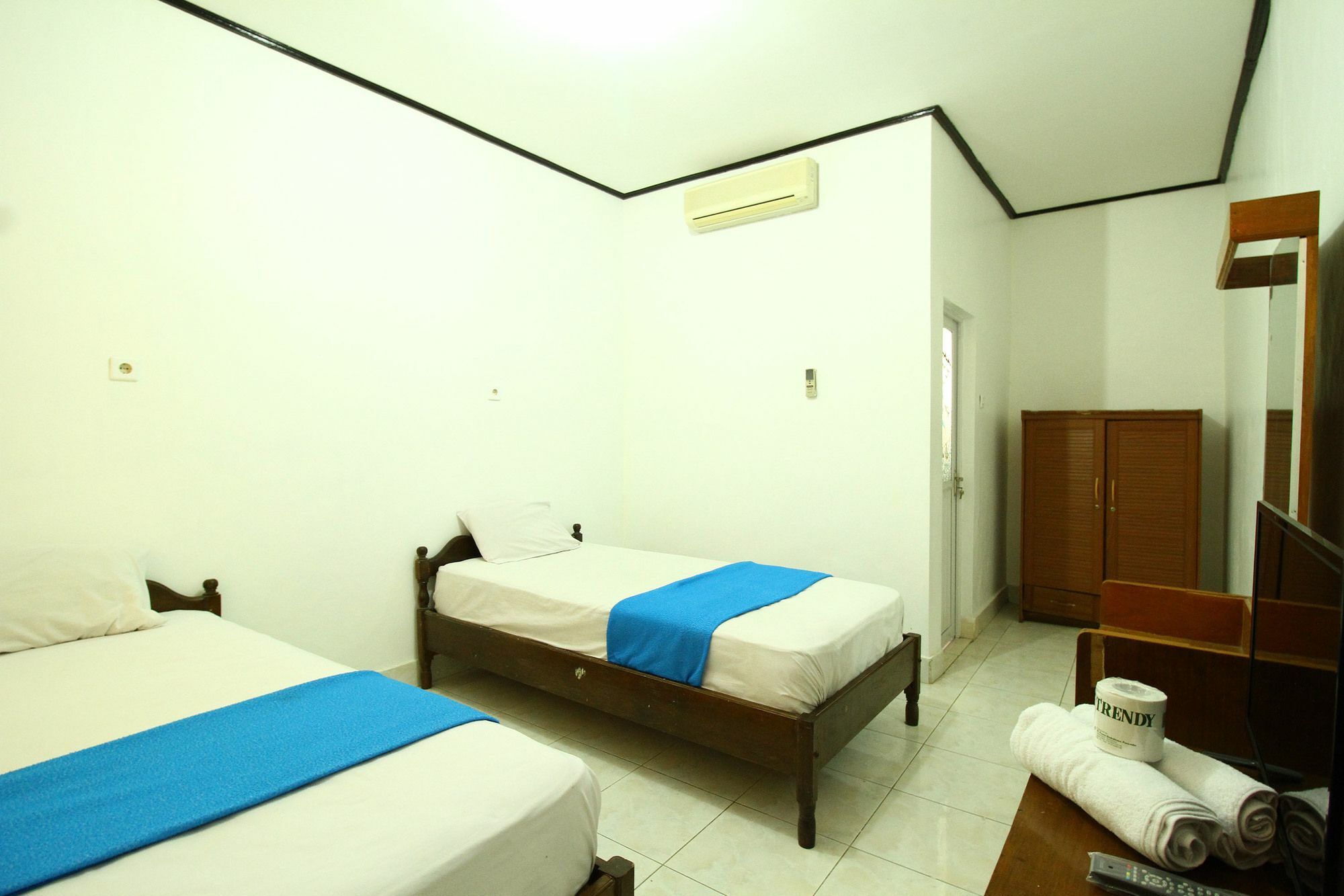Dua Dara Inn Kuta Legian  Exterior photo