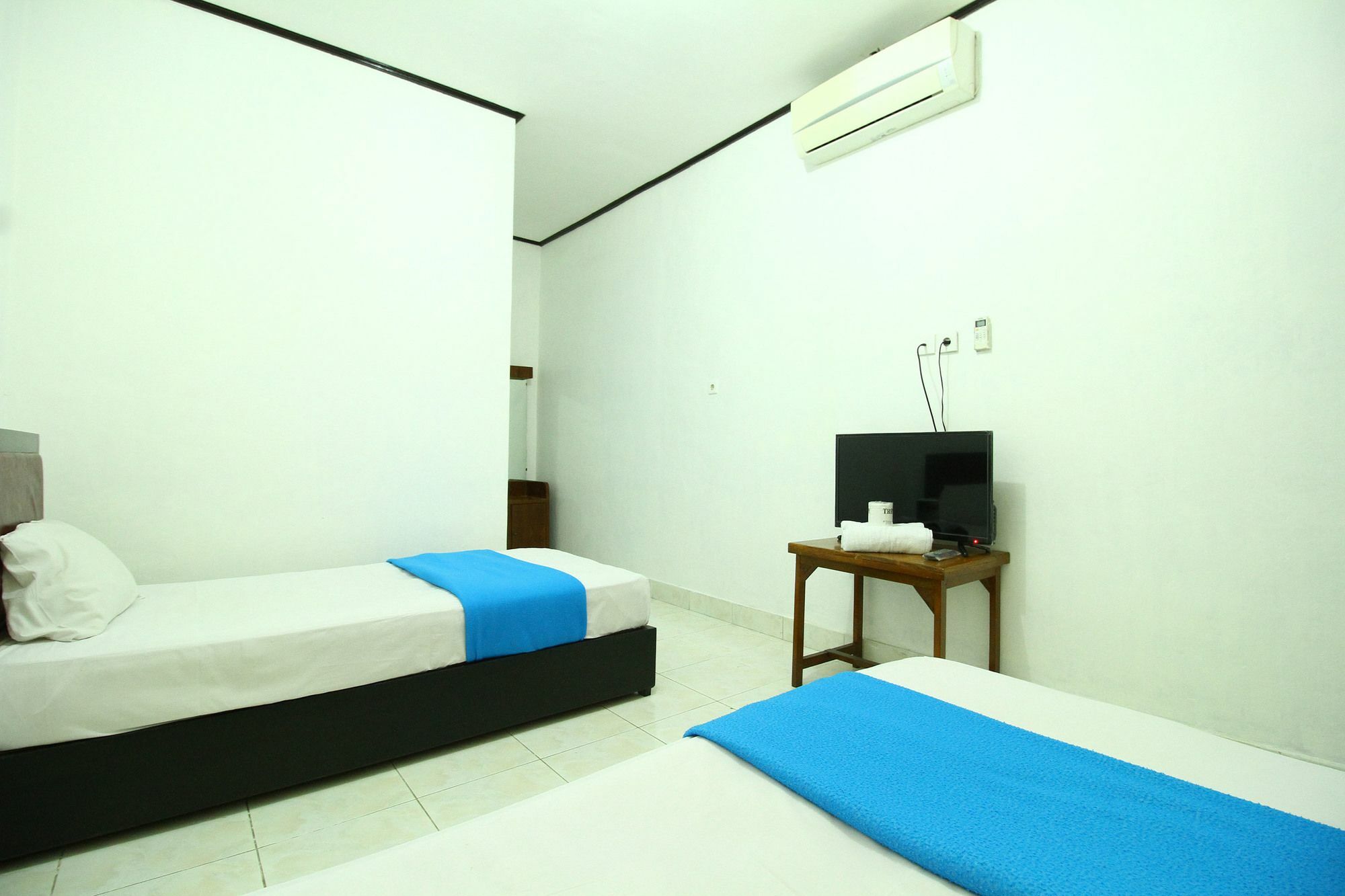 Dua Dara Inn Kuta Legian  Exterior photo